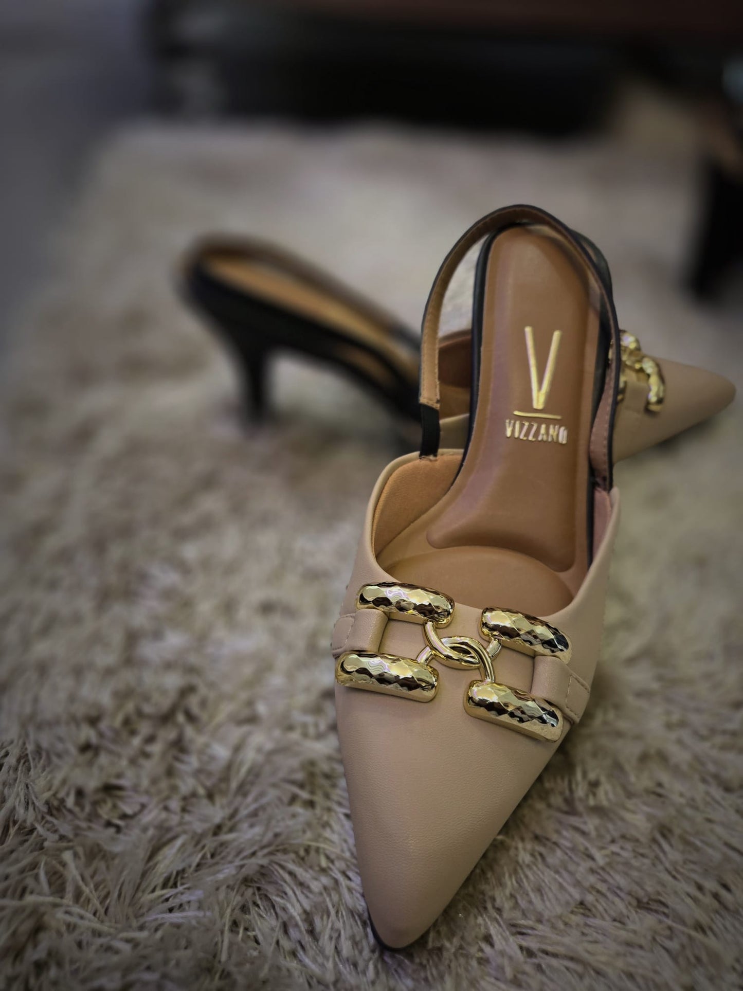 Vizzano buckle pump