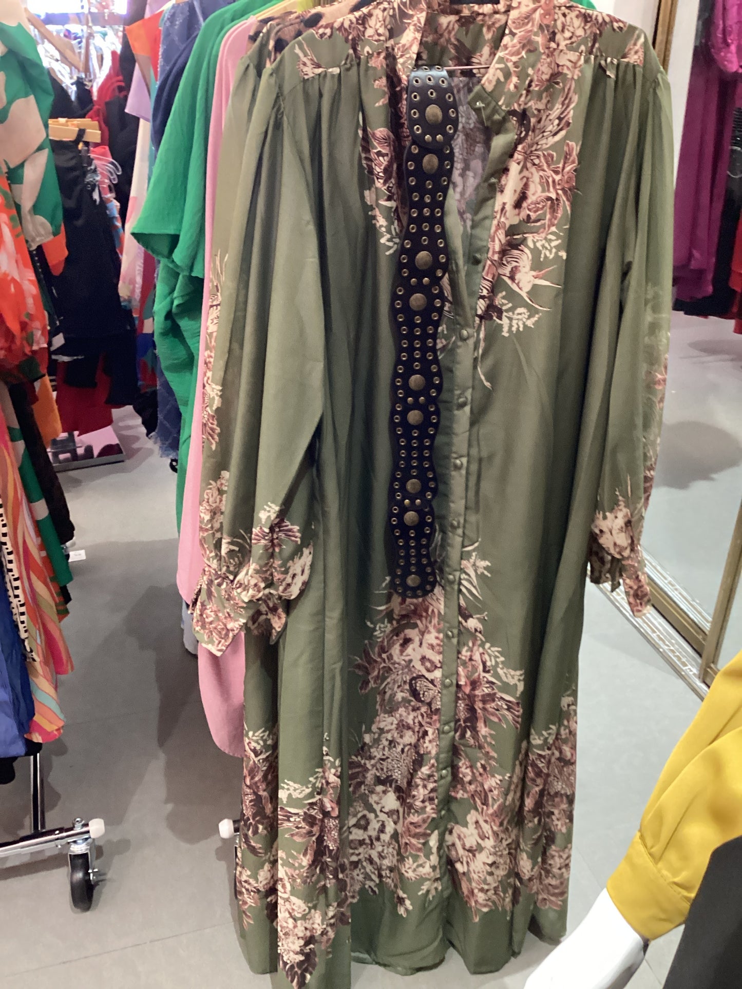 Traje con forma bartola