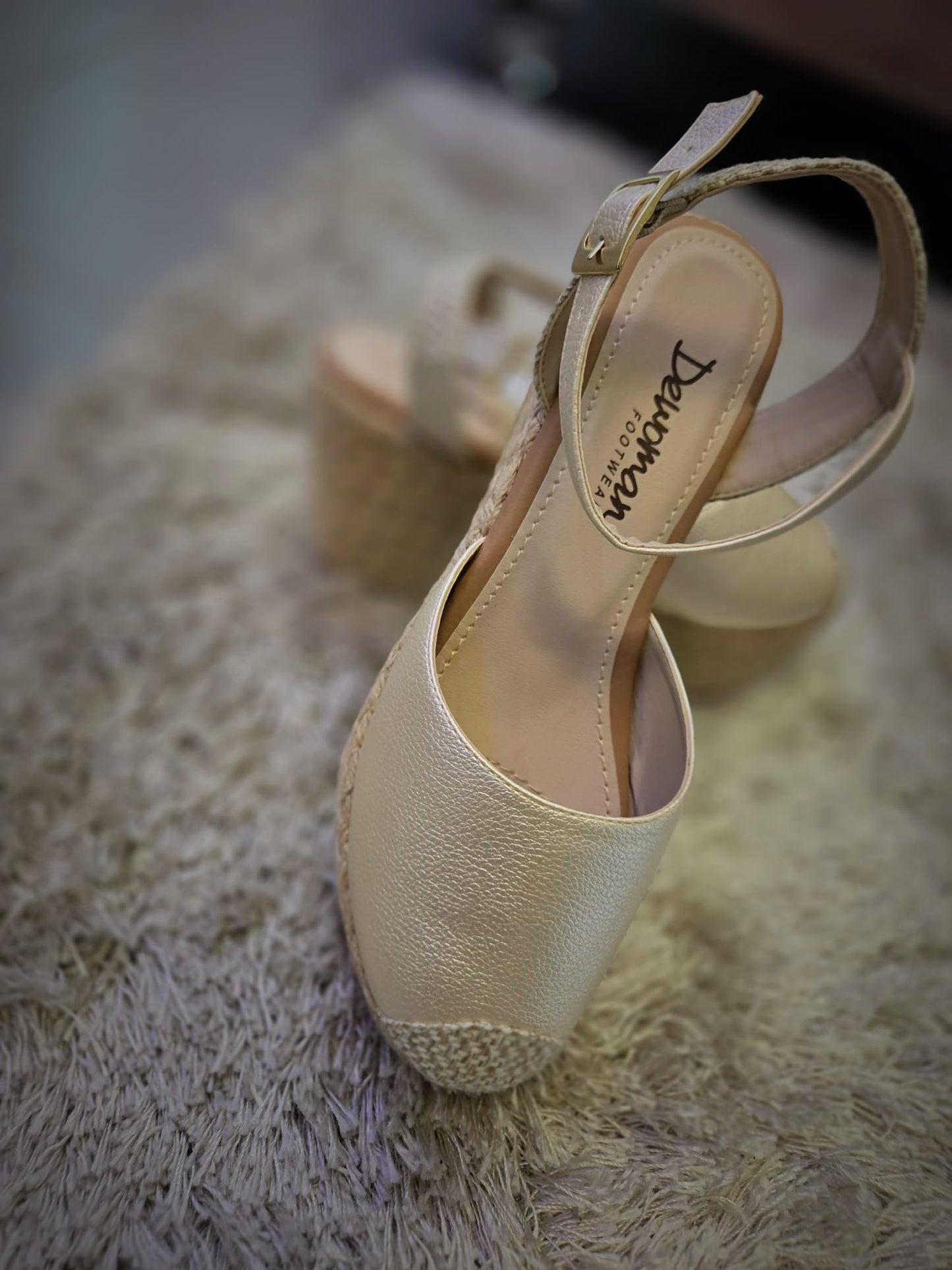 Gold wedges
