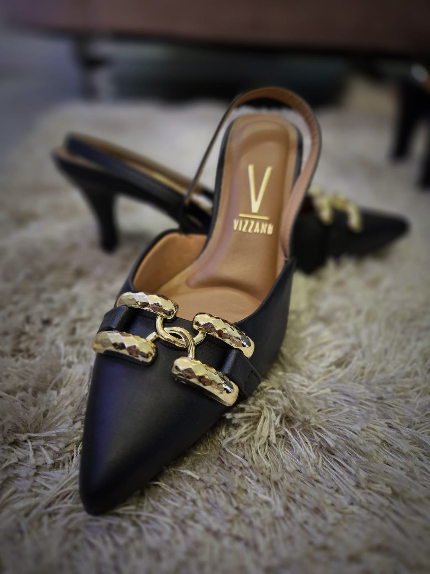Vizzano buckle pump