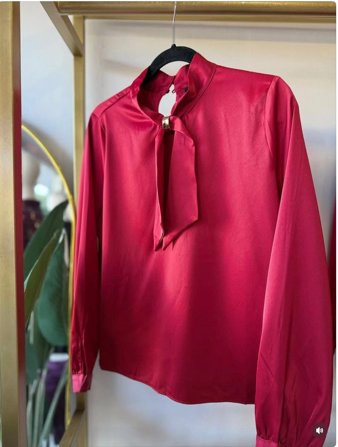 Elegance with a Cute Neck look