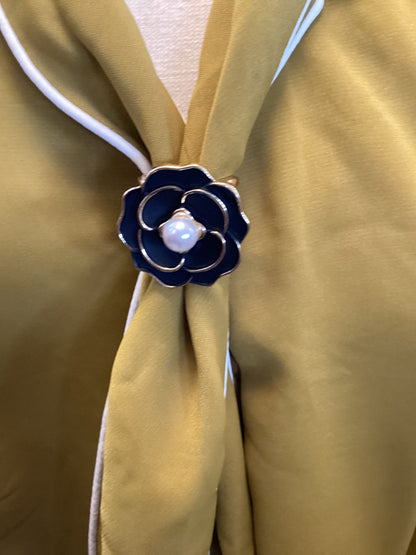 Long sleeve shirt with flower details