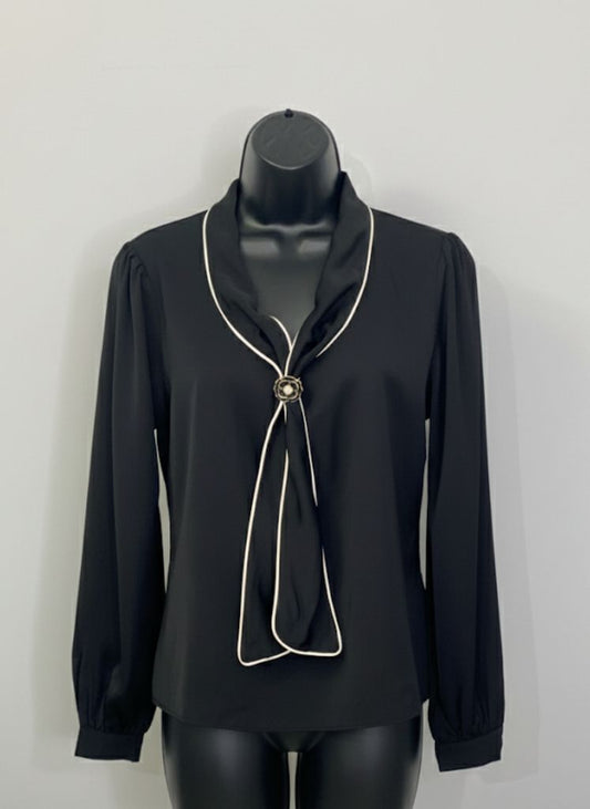 Long sleeve shirt with flower details