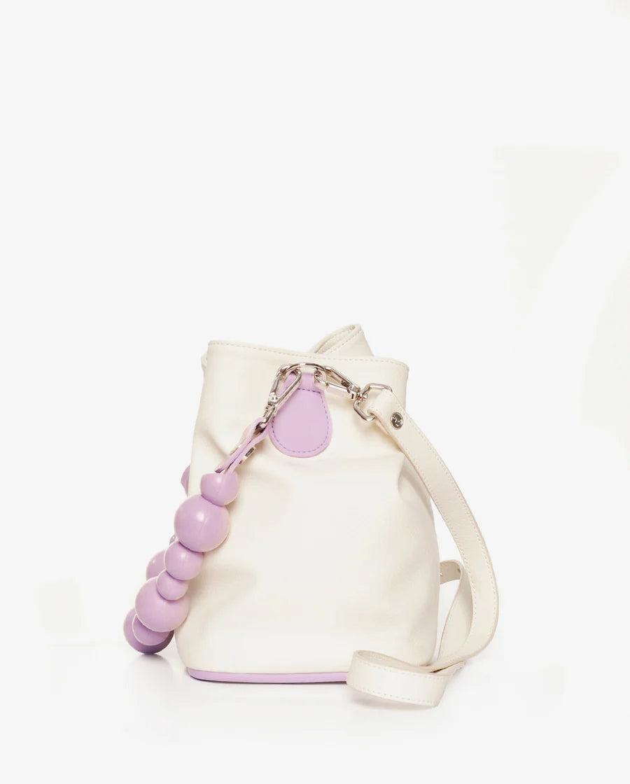 Parchita Helena Ivory