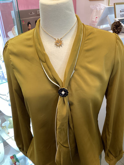 Long sleeve shirt with flower details