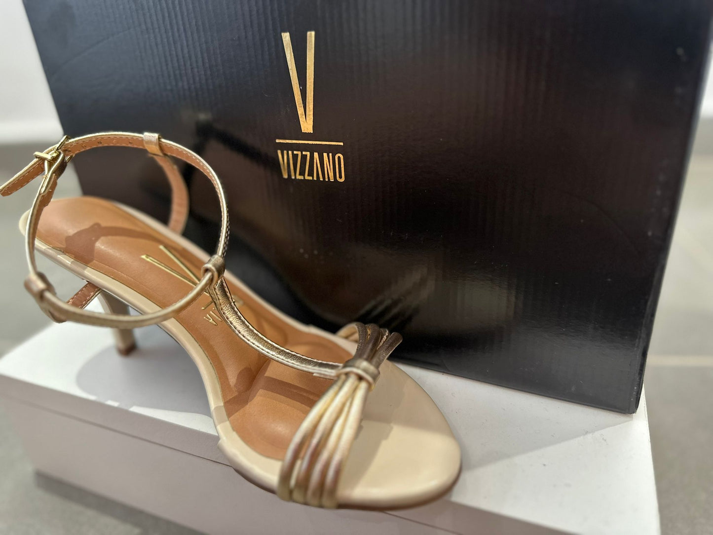 VIZZANNO T-Strap