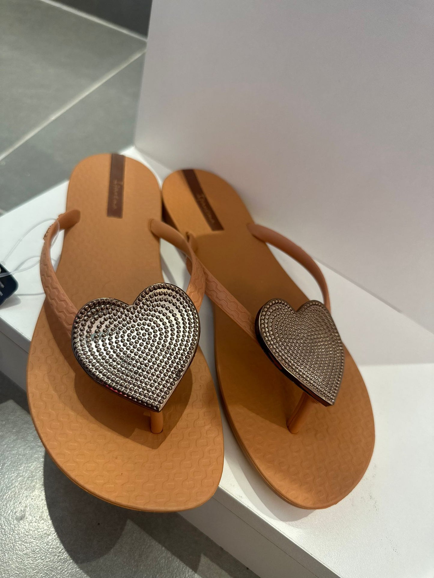 IPAMEIMA Wave Heart Flip Flop